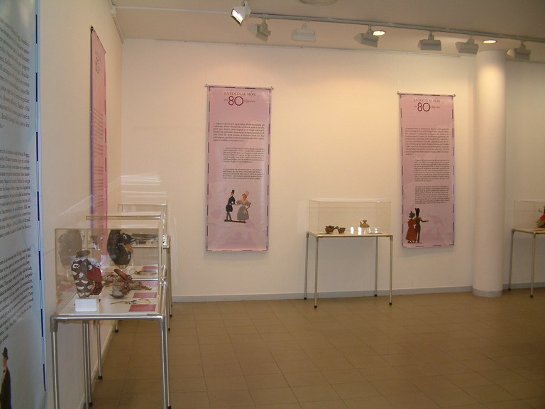 ripollet-cultura-exposicio-la-volta-al-mon-en-80-objectes-inauguracio-050707%20(4).JPG