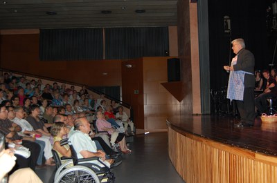 Centenars d'amics de Domènec Torras omplen el Teatre Auditori per recordar-lo.