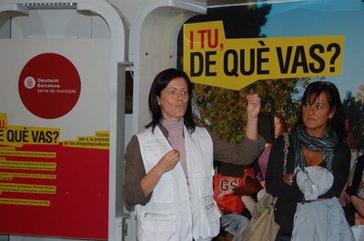 Els joves de Ripollet aprenen a dir no a les drogues amb l'exposició 'I tu, de què vas?' .