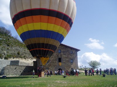 El Mercat Municipal endega la campanya 'Vola en globus'.