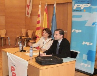 La portaveu d'economia del PP al Parlament, Àngels Olano, visita Ripollet.