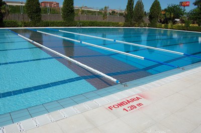 Segueixen obertes les piscines descobertes del Poliesportiu.