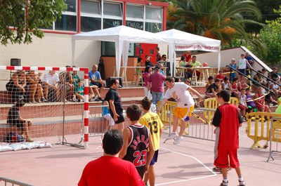 Bàsquet, handbol i tennis taula per Festa Major.