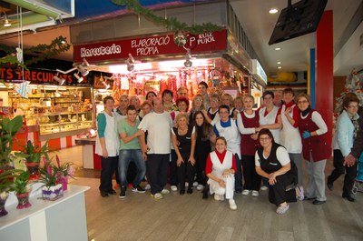 32 paradistes del Mercat Municipal s'enduen un pessic del tercer premi de la grossa .