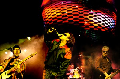 Please: "Hem ajuntat les nostres passions: la música i els U2".