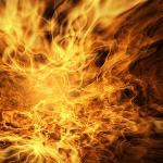 Un incendi crema quatre cotxes d’un aparcament veïnal del carrer Anselm Clavé.