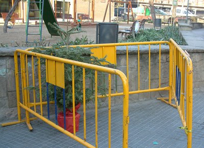 Instal·lats els punts de recollida d'arbres de Nadal.