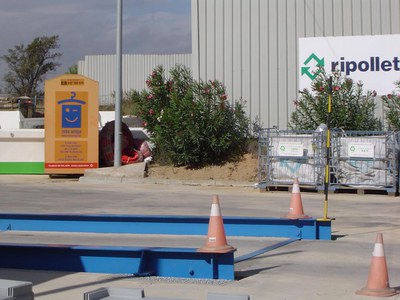 La Deixalleria Municipal va gestionar més de 1.350 tones de residus el 2005 .