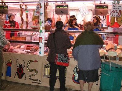 La comparsa sobre Astèrix i Obèlix del CE L’Estel guanya el concurs de Carnaval 2006.