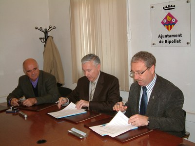 L'Ajuntament i la patronal CECOT signen un conveni per fomentar l'ocupació a Ripollet.