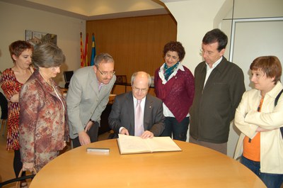 ripollet-cultura-sant-jordi-a-la-rambla-220407 (21).JPG