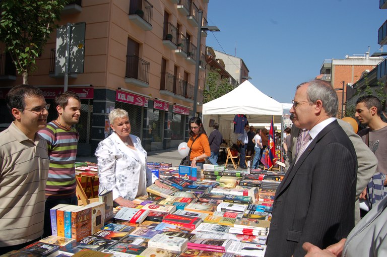 ripollet-cultura-sant-jordi-a-la-rambla-220407 (288).JPG