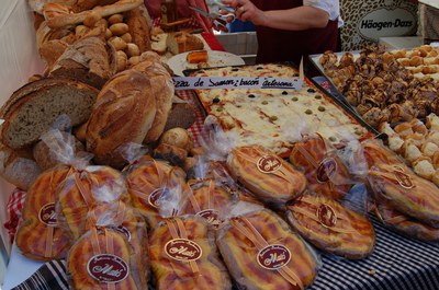 ripollet-cultura-sant-jordi-a-la-rambla-220407 (455).JPG