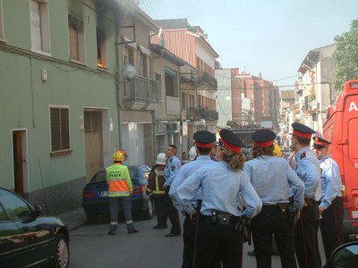 ripollet-societat-carrer-pau-casals-incendi-110507%20(6).JPG