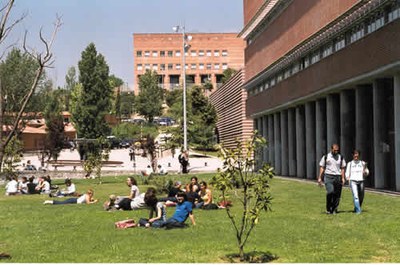 Alumnes dels instituts de Ripollet participen al Campus Ítaca de la UAB.