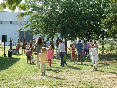 El Martinet converteix la inauguració de l'exposició ‘Vuit cabanes+1' en una festa .