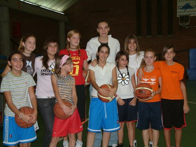 Lucila Pascua visita l'equip infantil femení del C.B. Ripollet.