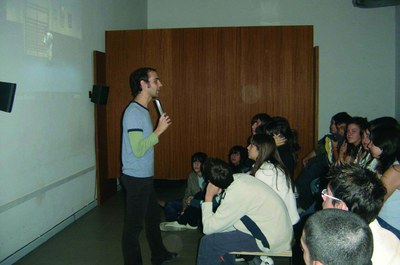 Els alumnes de secundària de Ripollet visiten l'exposició 'Sessió Contínua'.