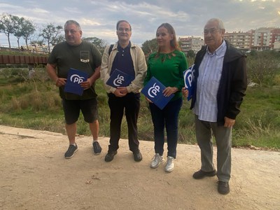 Eva García, diputada popular acompanyada de Víctor Diéguez, regidor del partit al consistori municipal a la roda de premsa del passat setembre de 2025.