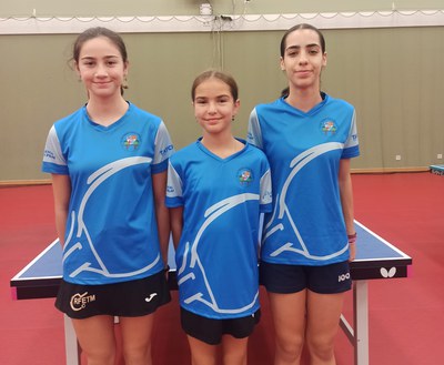 D'esquerra a dreta, les jugadores del CTT Ripollet Ariadna Arnau, Ainoa Caparrós i Carmen Domingo..