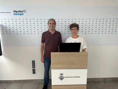 La portaveu de Decidim, Txell Caler i l’exalcalde de la formació, José María Osuna.