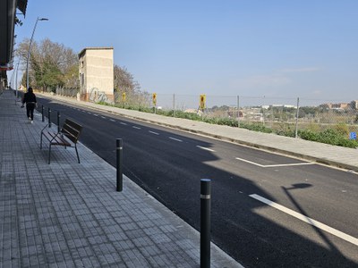 El carrer de Sant Sebastià obre al trànsit reurbanitzat.