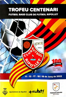 El CF Ripollet celebra els seus 100 anys d’història amb el Trofeu Centenari.