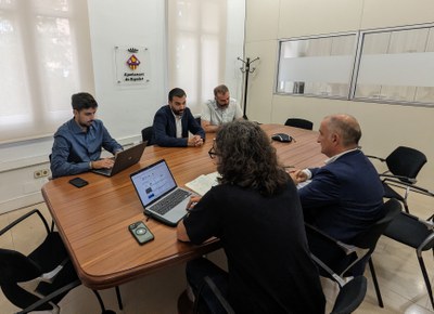 Reunió de l'alcalde de Ripollet, Luis Tirado, amb el president delegat de l'Àrea d'Infraestructures i Territori, Sergi Vallès.