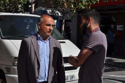 Luís Tirado i Óscar López, moments abans de la roda de premsa a peu de carrer..
