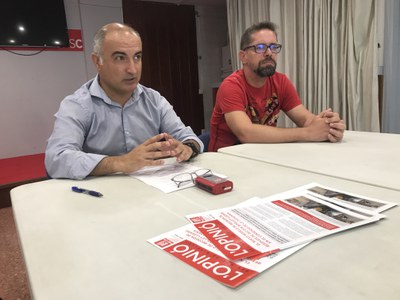 D'esquerra a dreta, Luís Tirado, portaveu del PSC i Diego Puig, secretari.