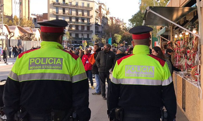 Fotografia de Mossos patrullant al Nadal. Font: Generalitat de Catalunya.