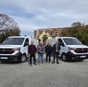 Entren en servei dos nous camions per al servei de recollida de residus i neteja viària