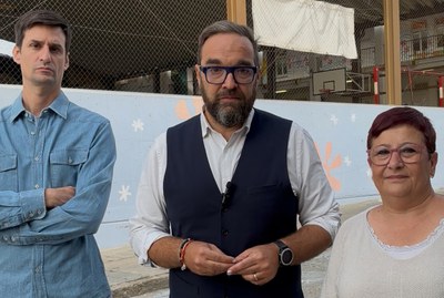 Els regidors d’ERC de Ripollet en una visita a l’escola Clavé amb el diputats i secretari 2n de la Mesa del Parlament, Juli Fernàndez..