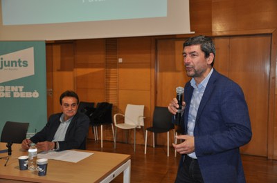 Junts proclama que l'economia de Catalunya milloraria si fos independent.