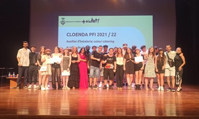 Foto de grup d'alumnat, professorat i empreses i institucions col·laboradores.