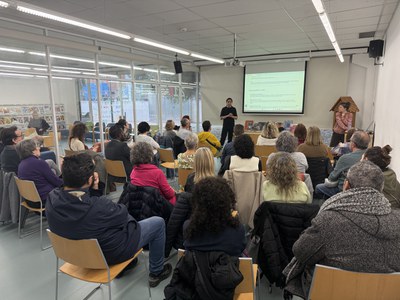 La web Venim de Lluny reuneix materials i testimonis sobre la immigració actual.