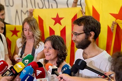 Roda de premsa a l'aeroport d'El Prat, després d'aterrar.