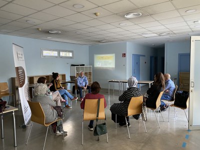 Sessió de formació després de la roda de premsa al Centre Cívic de Can Mas. Foto: Populus Labora.