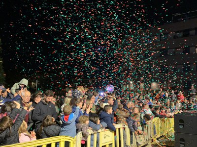 Ripollet encén la llum de Nadal amb una gran acollida del públic.