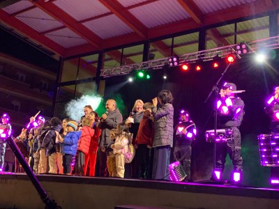 Moment del compte enrere amb els infants de la Gresca.jpeg