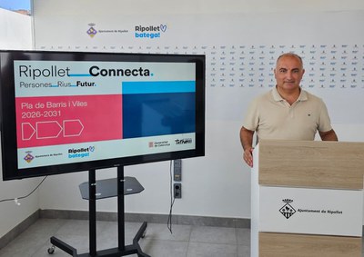 L'alcalde de Ripollet Luis Tirado a la roda de premsa celebrada el dilluns 20 de juliol.