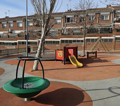 Creació d'espais d'ombra a parcs municipals.